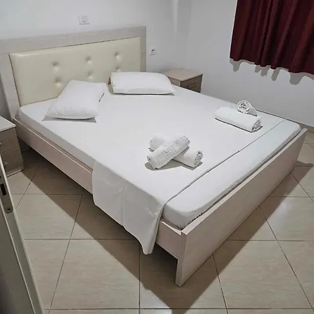 Apartment Ylli Mance *