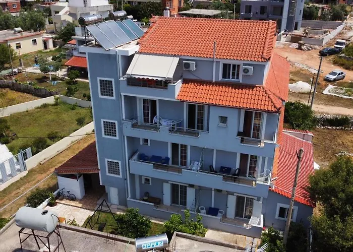 Ylli Mance Apartment *