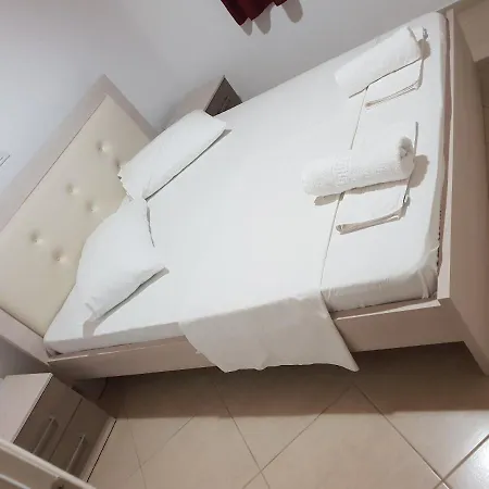 Ylli Mance Apartamento