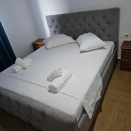 Ylli Mance Apartament *