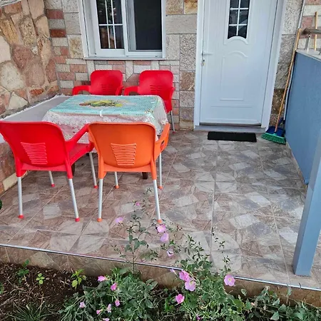 Ylli Mance Apartamento *