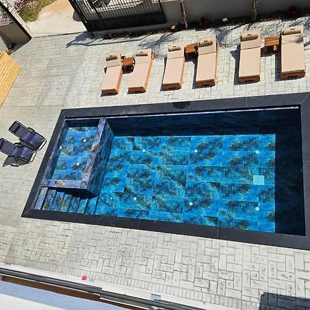 Ylli Mance Apartamento